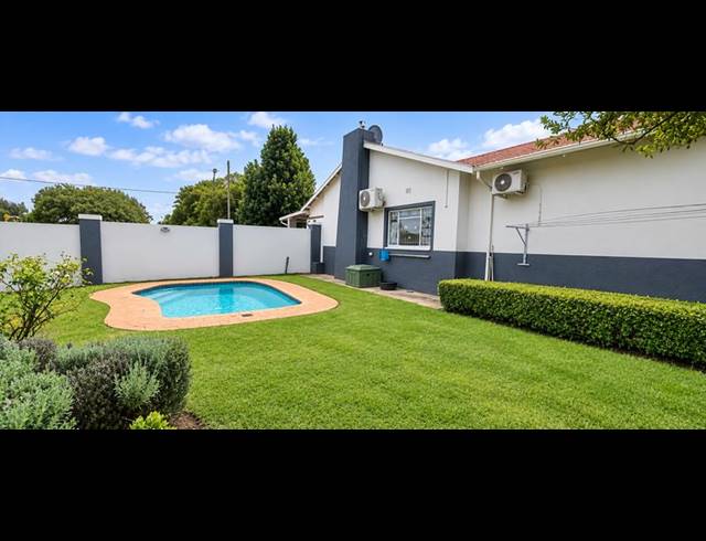 6 BEDROOM HOUSE FOR SALE IN CLUBVIEW